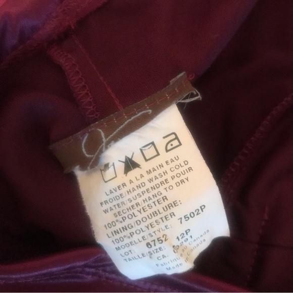 Burgundy halter dress sz 12, strechy - Picture 5 of 5